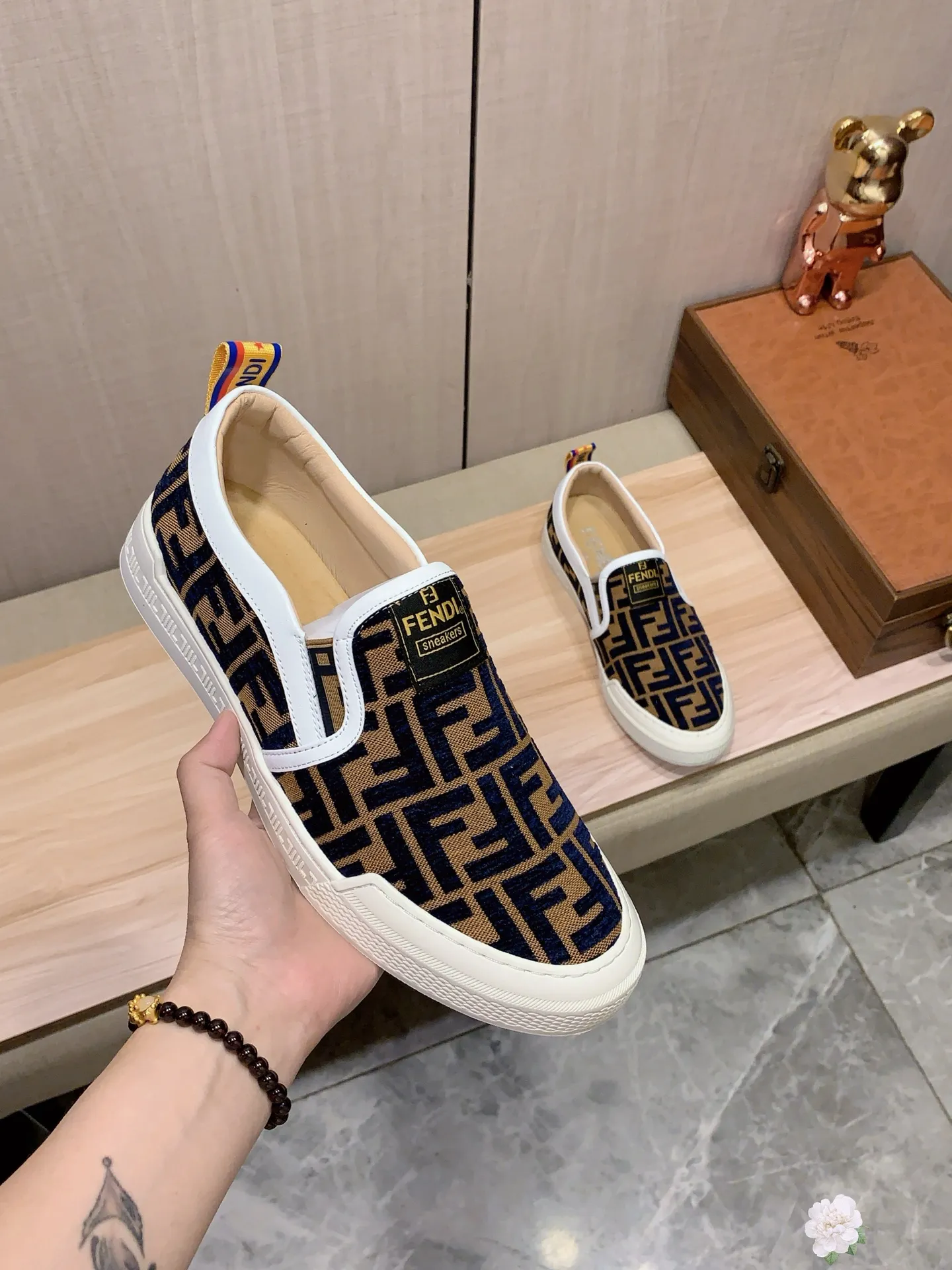 Men's men's shoes💰380💰💰🎩🎩[Lightning][Lightning] "FENDI*" The latest and most popular casual shoes, top brand [Seduce] luxury~purchase, top~quality. [Strong] The upper is made of imported breathable cloth fabric with cowhide material ➕ breathable sheepskin feet (•) and fine workmanship. The original stylish and stylish soft rubber wear-resistant and non-slip outsole is light and comfortable on the feet. The real thing looks better when photographed. No. 2291: code: 38-44, 3️⃣ colors selected